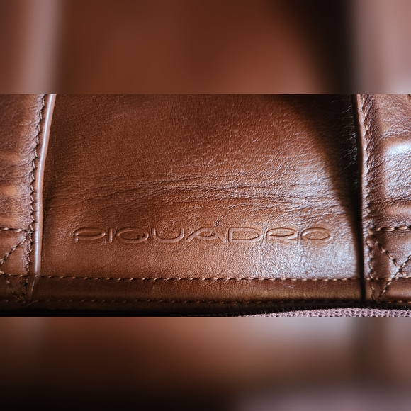Piquadro fine leather Brown Laptop, business, messenger, bag. Rare find. - Picture 4 of 16